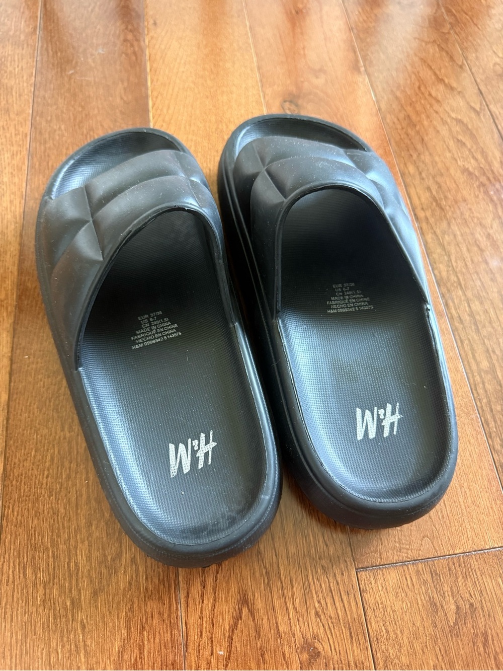 H&M Black Padded Slide Sandals - Picture 3 of 4